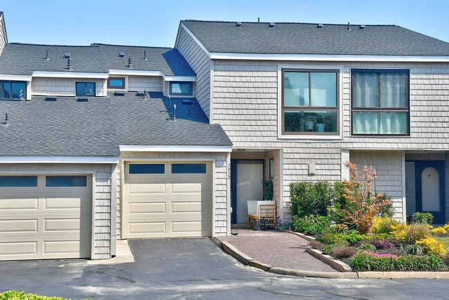 Primary Photo - Beautiful Bayfront Townhouse !