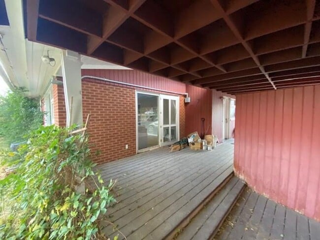 Building Photo - Charming Ranch Style Single Family Home
