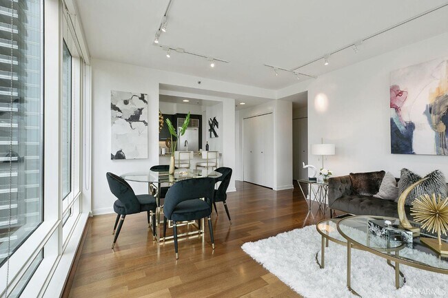 Building Photo - 425 1st St