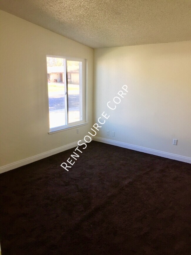 Building Photo - 44329 Gingham Ave