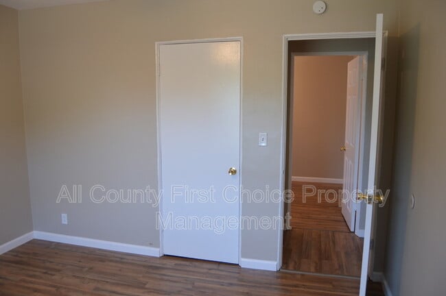 Building Photo - 938 11th St N