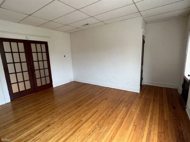 Building Photo - 1 br, 1 bath Duplex - 3724 Winnebago Stree...