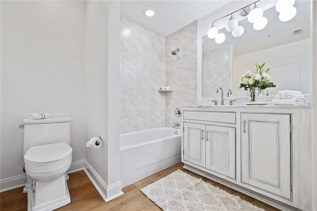 Building Photo - 750 4th Ave S