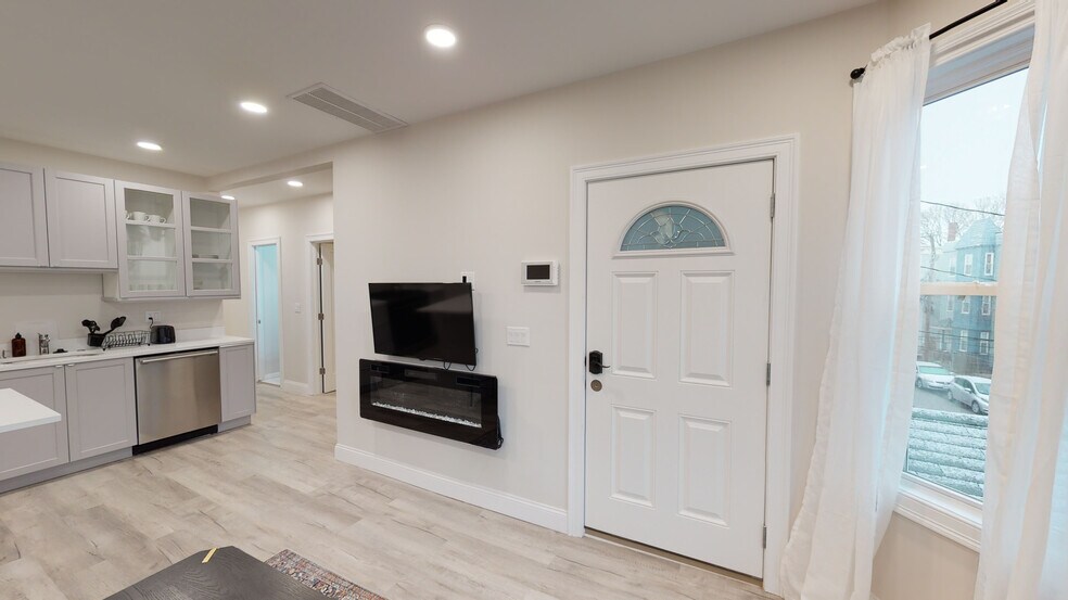 Building Photo - 29 Newport St