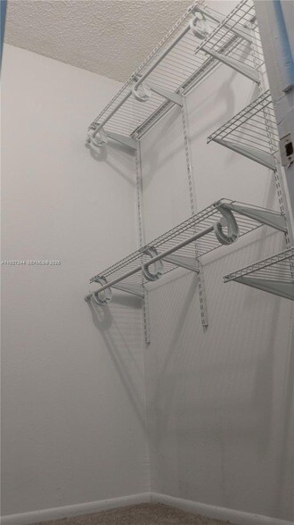 Building Photo - 9421 Evergreen Pl