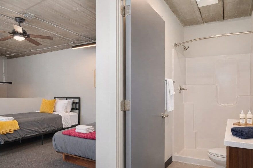 Building Photo - 217 S Badger Ave