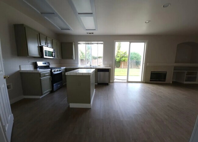 Building Photo - 505 Dimensions St