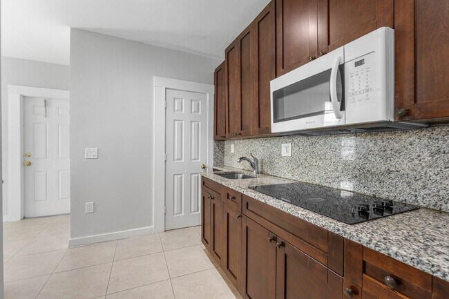 Building Photo - 801 Dobbins St