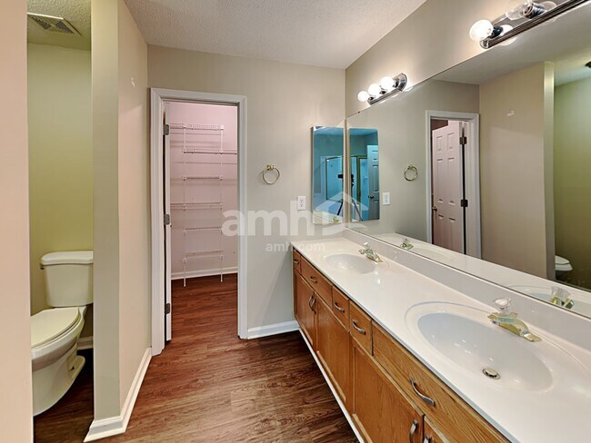 Building Photo - 4010 Logan Cir