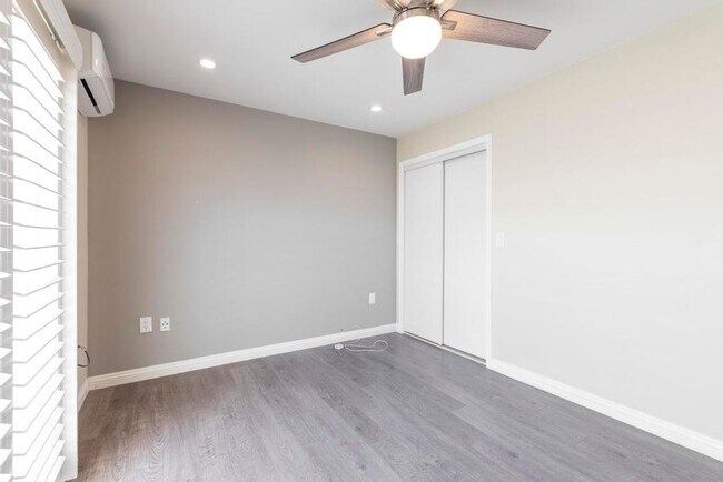 Building Photo - **Remodeled** spacious 5 bedroom home!!!