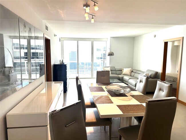 Building Photo - 1830 S Ocean Dr