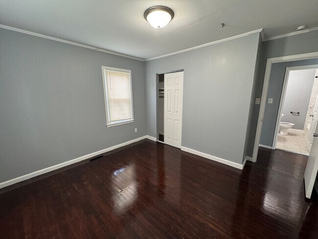 Building Photo - 712 Melvenia St
