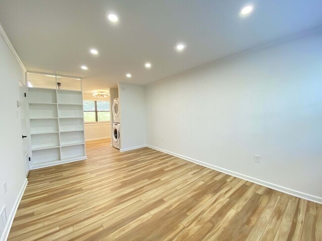 Building Photo - Faris Ridge Condominiums