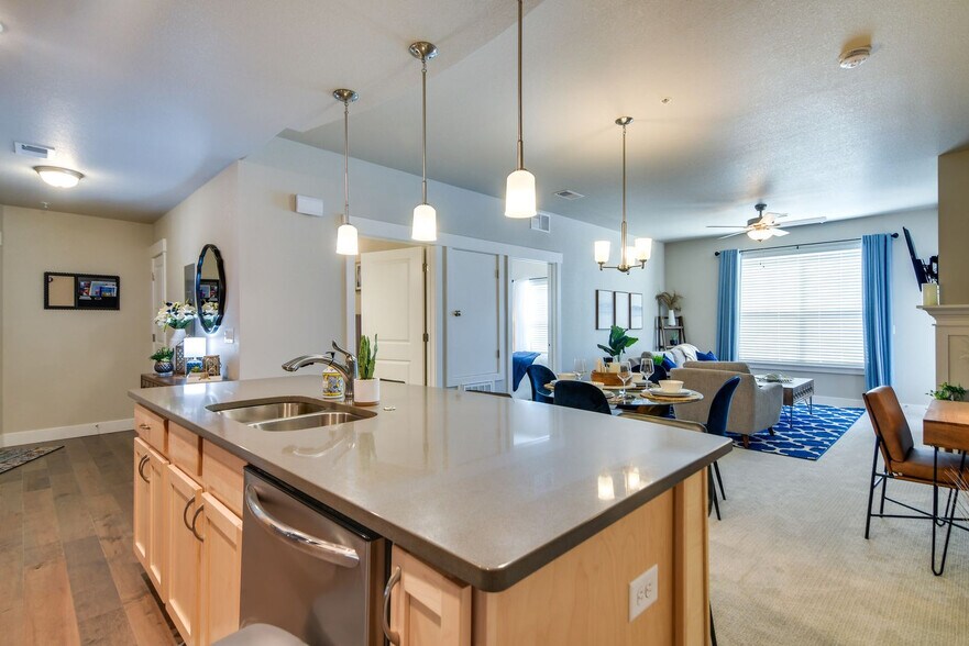 Building Photo - 4642 Hahns Peak Dr