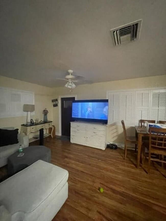 Building Photo - 1036 S 14th St