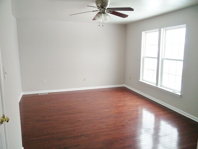 Building Photo - 3-Bedroom Gem in Desirable Sicklerville Ne...