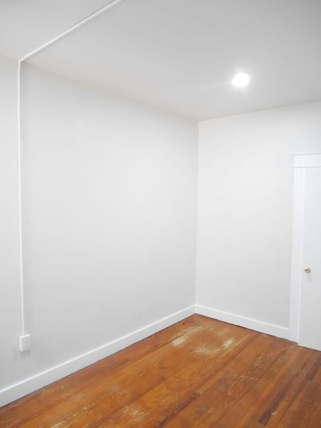 Building Photo - PRIME LOCATION! Charming 3-Bedroom Home Ne...