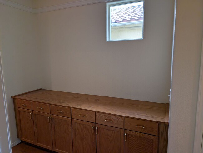 Building Photo - Wonderful 4 bedroom home in Clovis offering a pool, spa, 3 car garage, potential RV and or boat s...