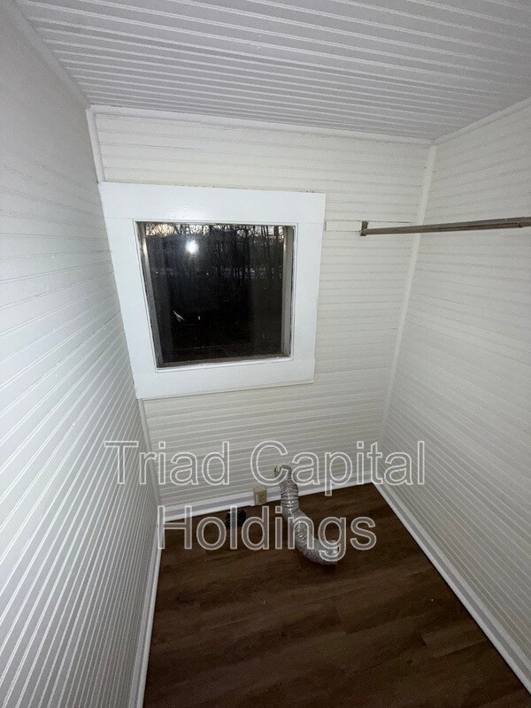 Building Photo - 1227 Fairfield Dr