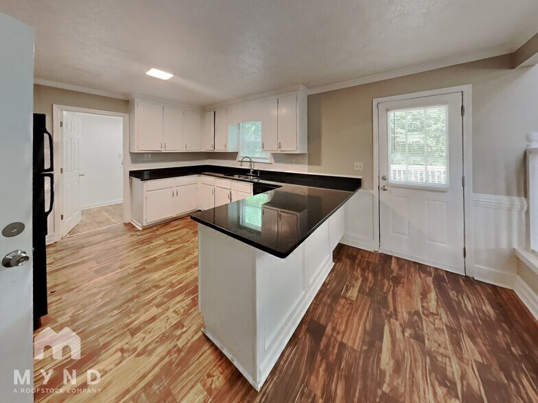 Building Photo - 3004 Cardinal Dr