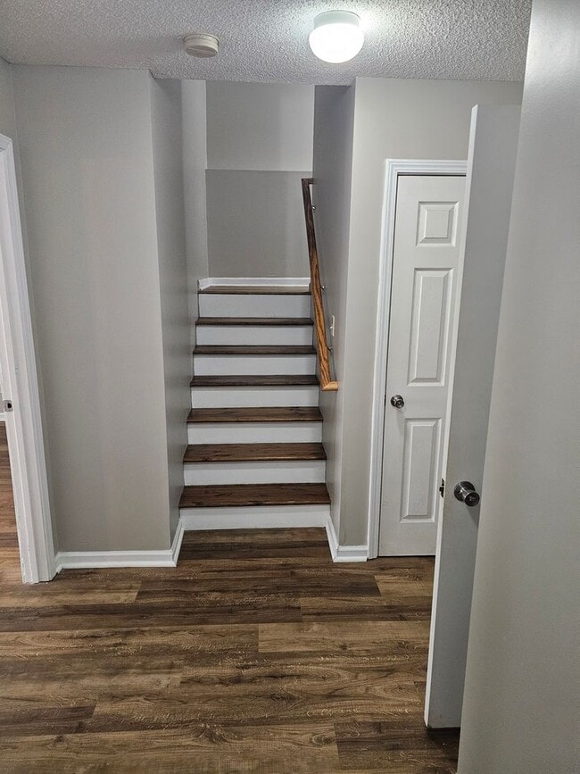 Building Photo - 1737 Moses Ave