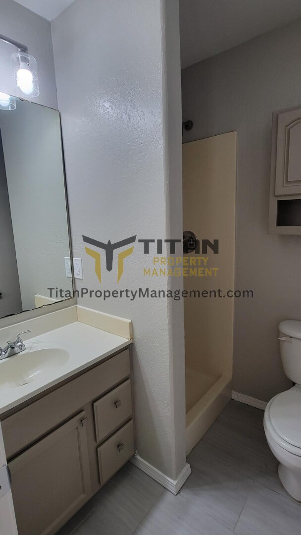 Building Photo - 3bed/ 2 bath home
