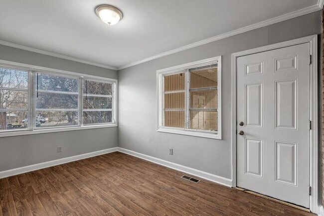 Building Photo - Large Brick Ranch, New Wood Like Flooring Throughout, Just Painted, LR, Den, Sun Room, Carport!