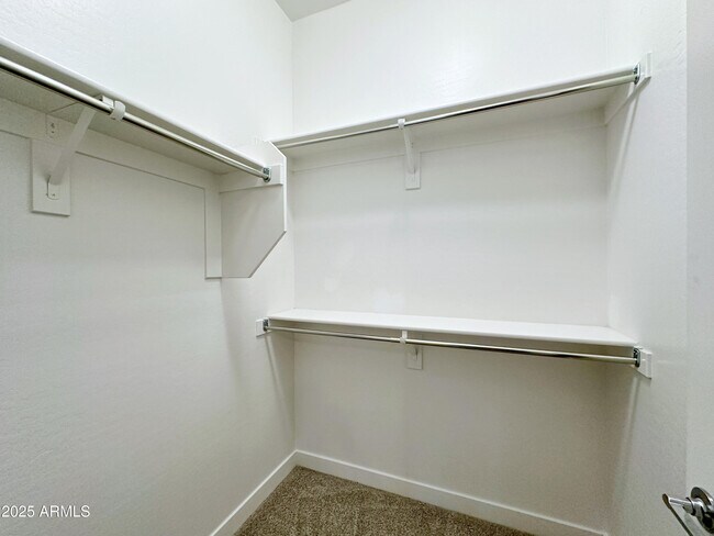 Building Photo - 9414 S 7th Pl