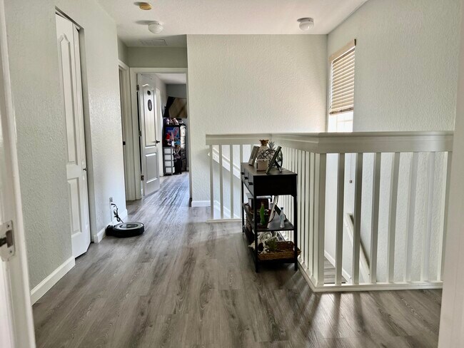 Building Photo - 333 Berenger Walk