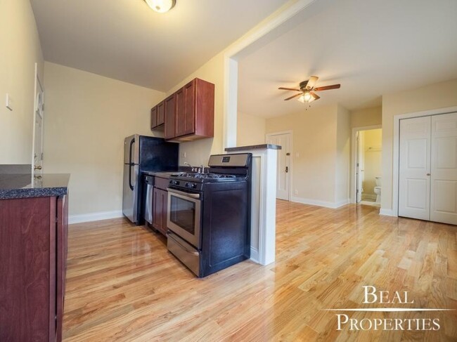 Building Photo - 0 bedroom in CHICAGO IL 60657