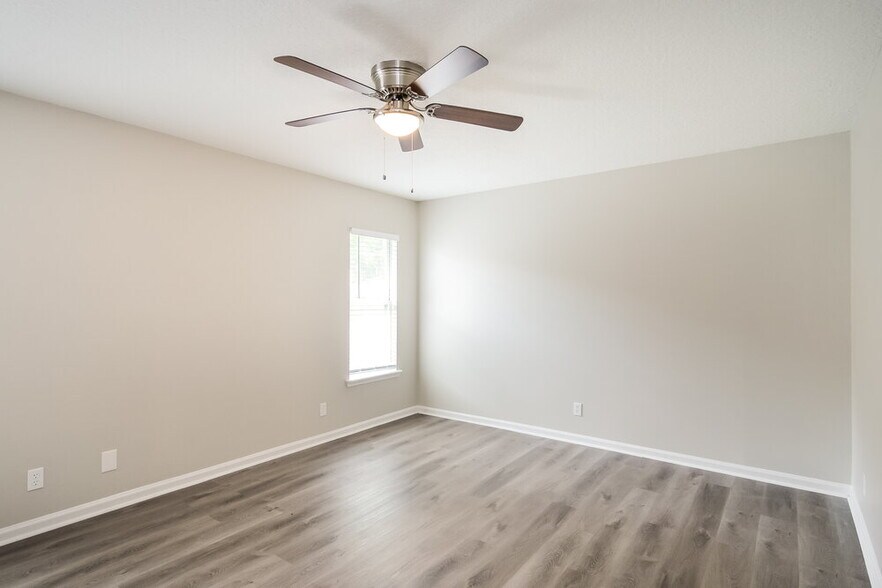 Building Photo - 12640 Ashmore Green Dr S