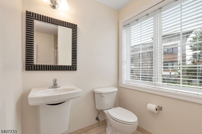 Building Photo - 453 Springfield Ave