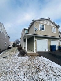 Building Photo - Amazing 3 Bed 2.5 Bath - Townhouse