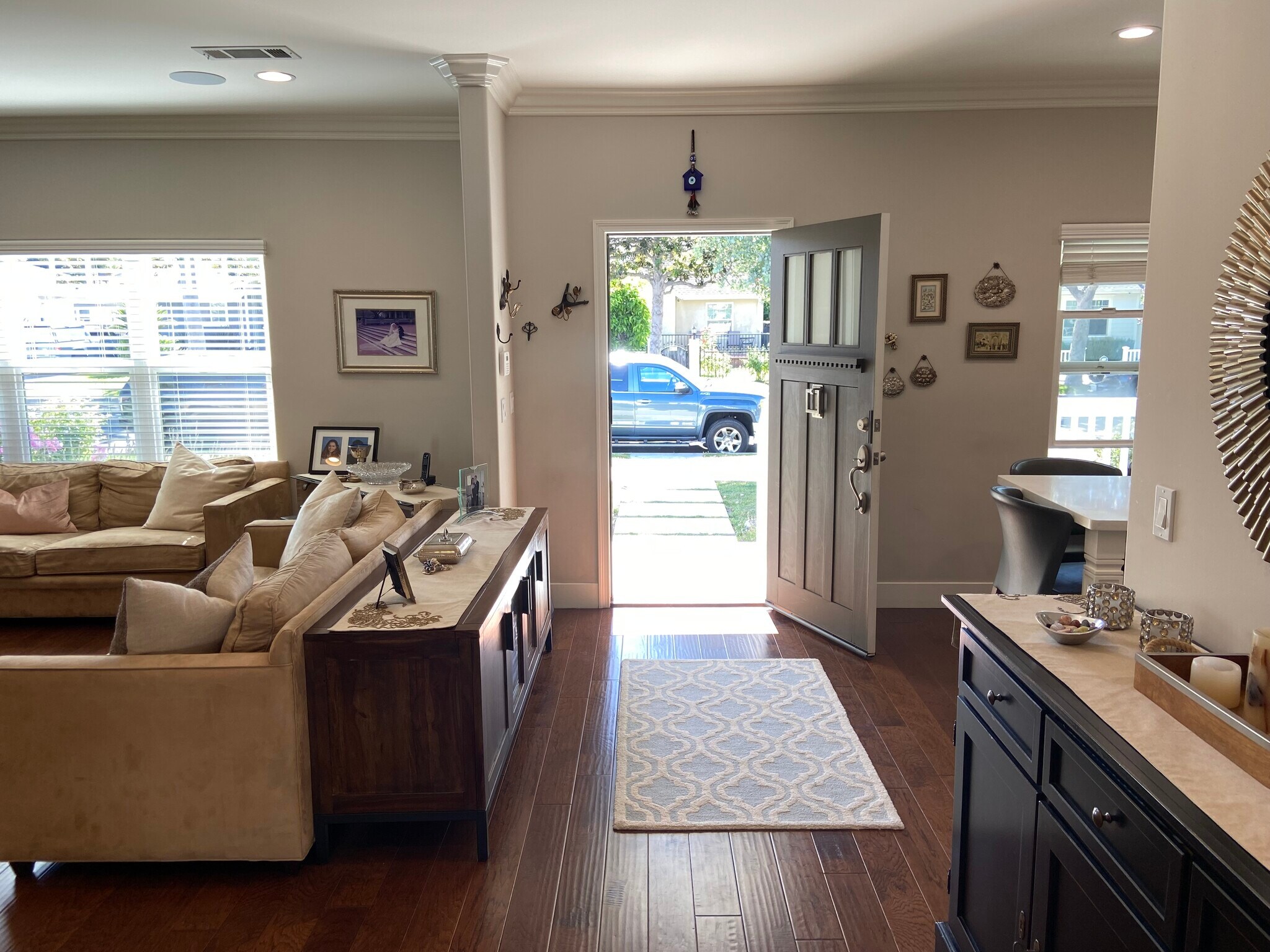 Building Photo - 4470 Stansbury Ave