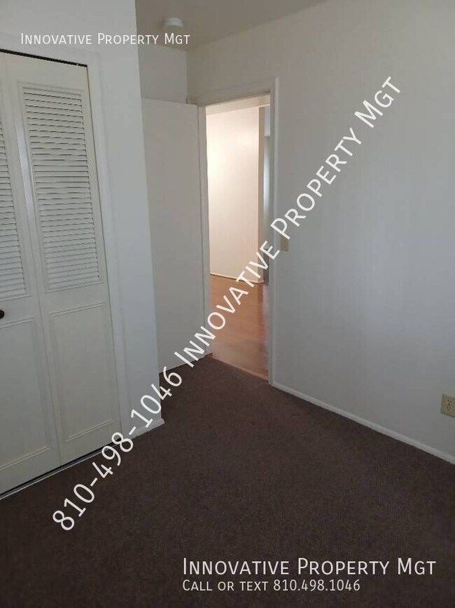 Building Photo - 3077 W Lake Rd
