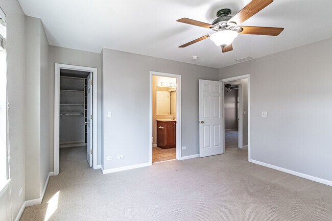 Building Photo - 1858 Crenshaw Cir