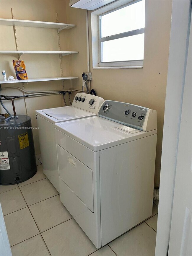 Building Photo - 5706 NE 17th Terrace