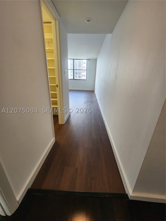 Building Photo - 18151 NE 31st Ct