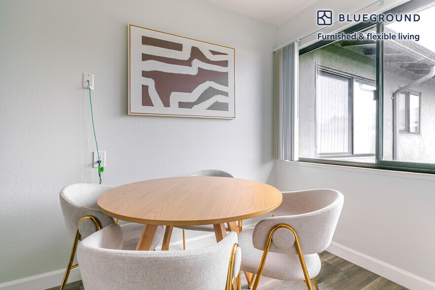 Building Photo - 1945 Latham St