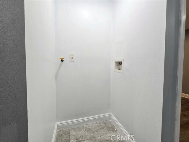 Building Photo - 715 W 58th St