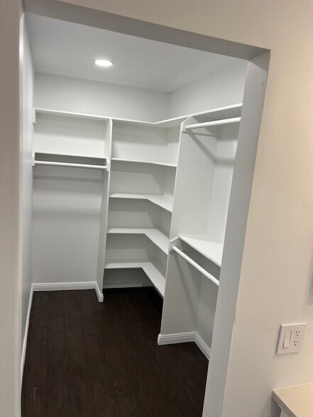 walk in closet - 1259 Bluegrass Rd