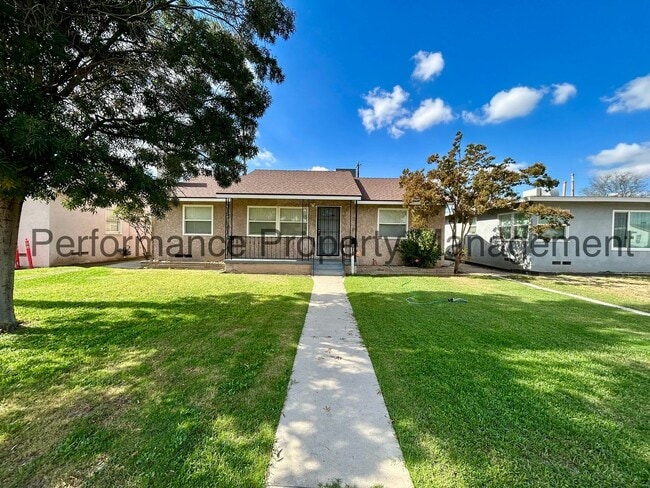 Building Photo - Cute 3 Bed/1 Bath SW Bakersfield Home w RB...