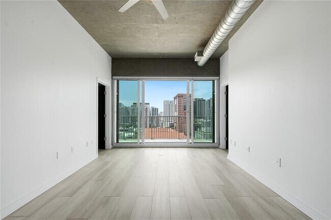 Building Photo - 943 Peachtree St NE