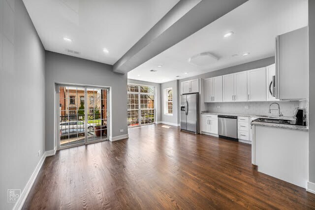 Building Photo - 1510 N Maplewood Ave