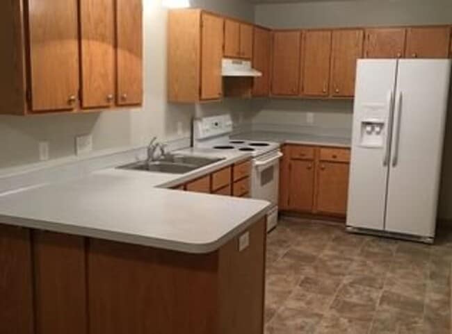 Building Photo - 2 Bed + Loft/1.5 Bath Townhouse- Great Location! Available August 1st!
