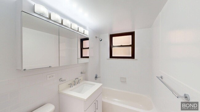Building Photo - 219 E 69th St