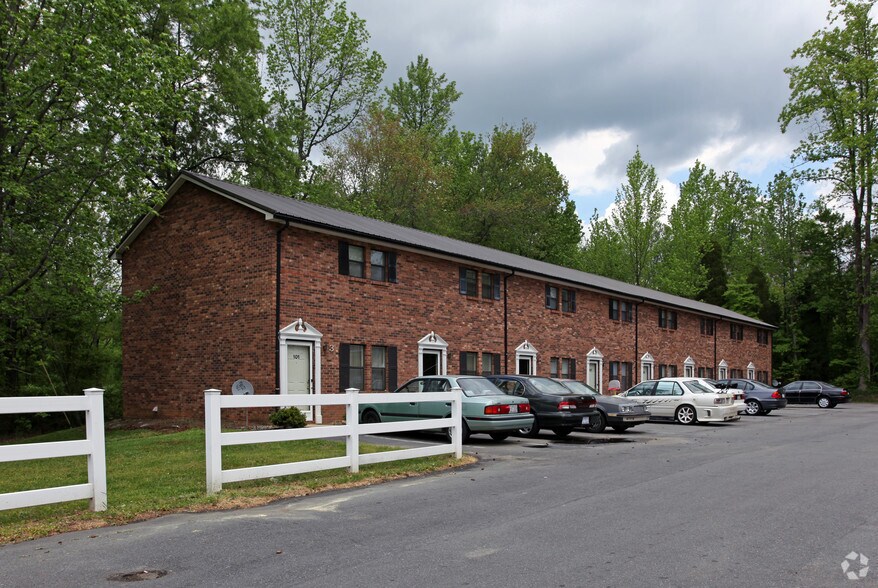 North Point and Hallmark Apartments 110 Biesecker Rd Lexington NC