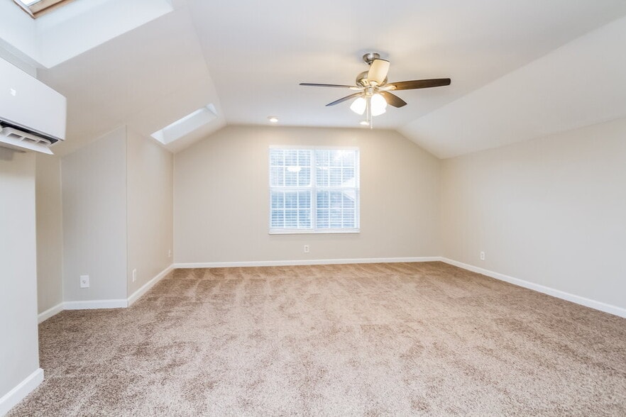 Building Photo - 3540 Calais Cir
