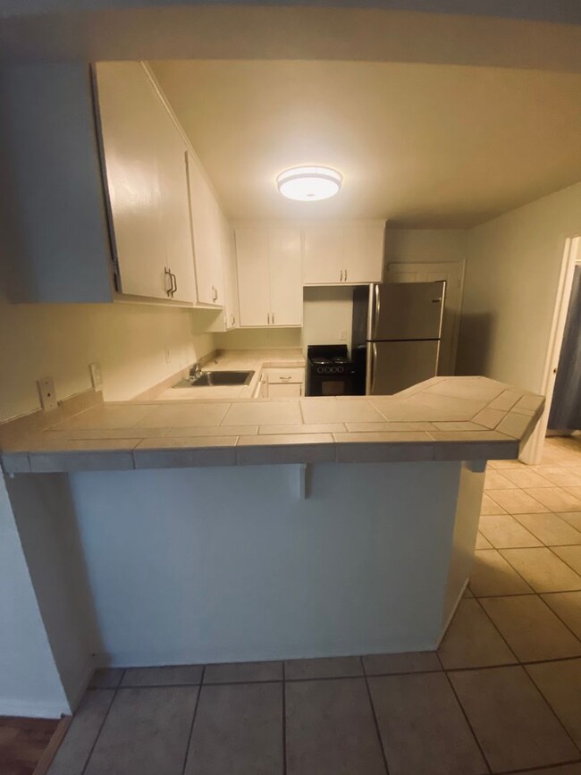 Building Photo - Silver Strand Beach - 1 bedroom, 1 bathroo...