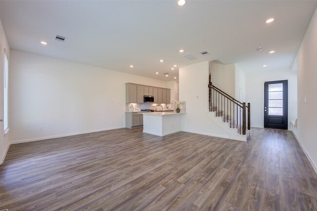 Building Photo - 609 Royal Arch Dr